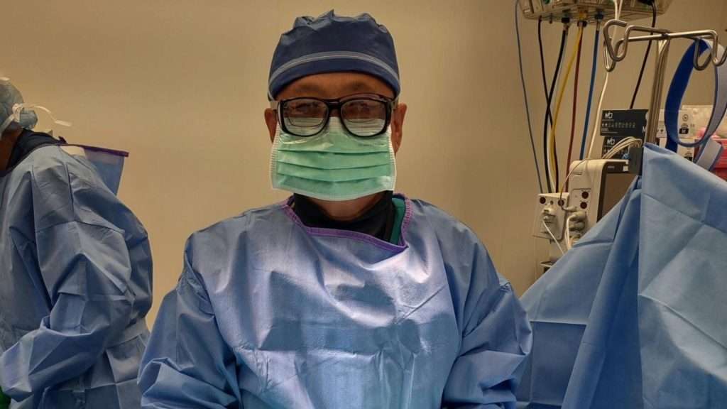 Dr. S. Chris Tian, an expert in interventional pain management at University Orthopedics, recently became the first physician in Rhode Island to successfully implant a Closed-Loop Spinal Cord Stimulator (SCS) — marking a major milestone in the state’s advancement of neuromodulation-based pain care.