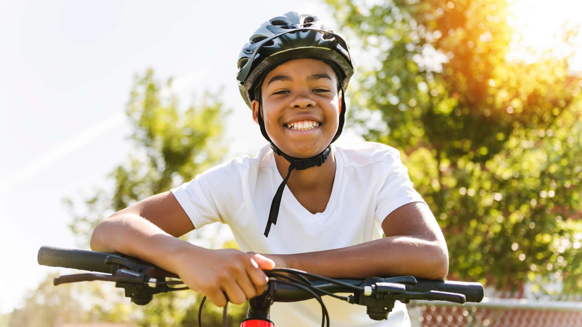 Read more about the article Walk, Bike & Roll to School Day: Safety Tips to Help Kids Arrive Safely